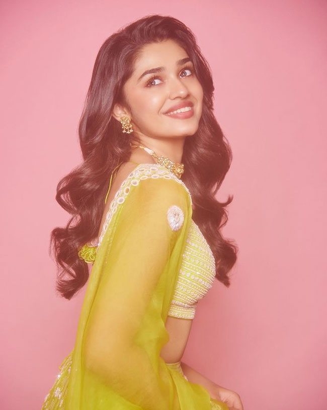 Staggering Poses Of Krithi Shetty